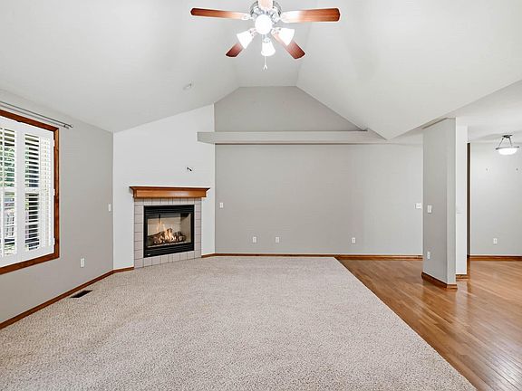 5th image of 5477 S Pinehurst Avenue