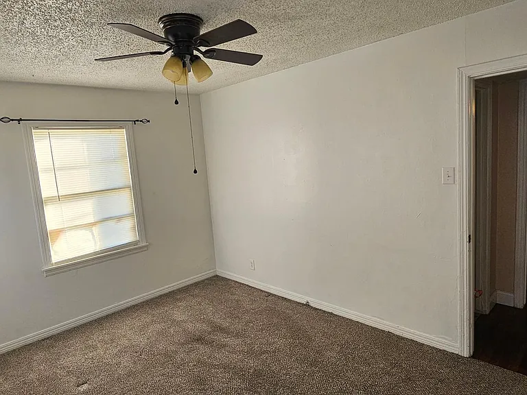 1219 Harris St — Photo 14