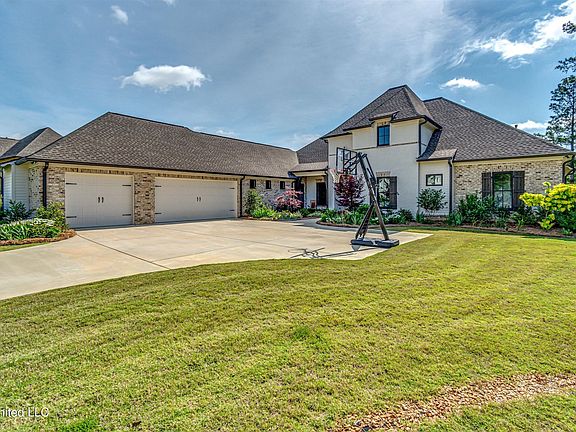 3rd image of 308 Ironwood Dr