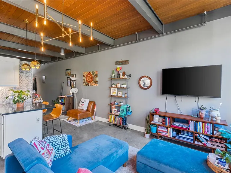 2205 N Lamar Blvd #214 — Photo 6