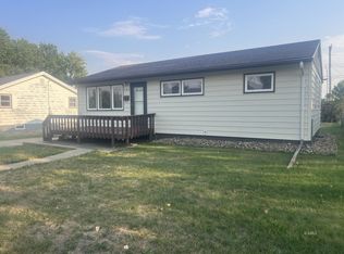 202 Hemlock Ave, Glendive, MT 59330
