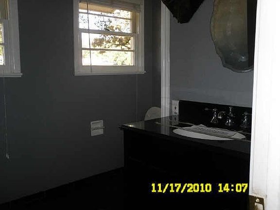 5th image of 120 Oak Dr E