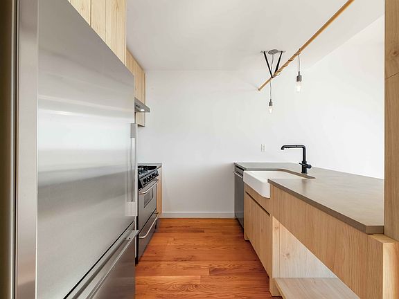 4th image of 123 Melrose St APT 819