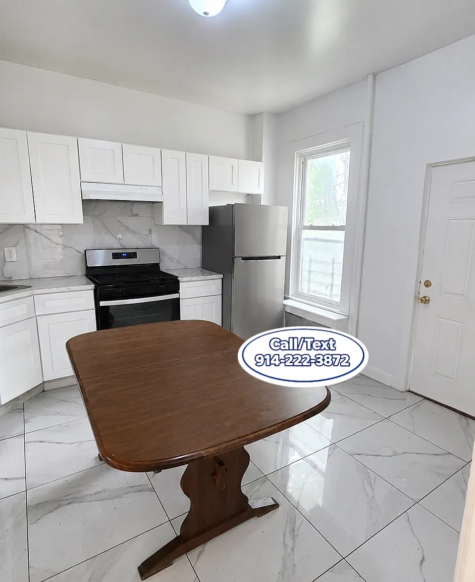 4 bed, $2,950 — Photo 1