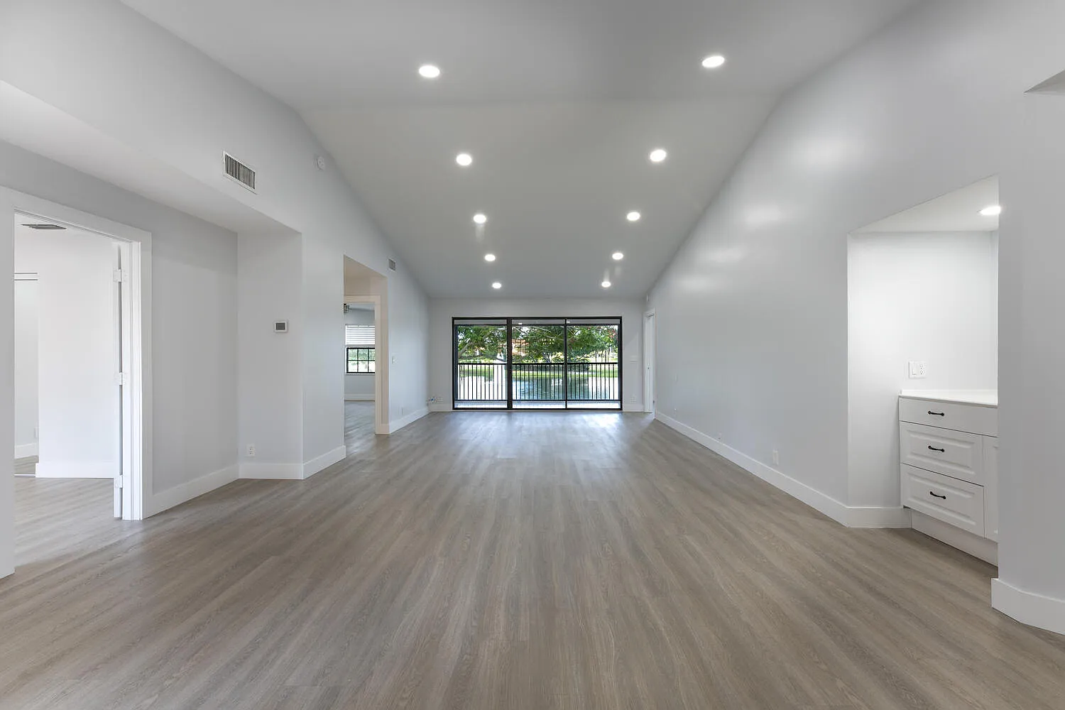 3 bed, 2.0 bath, 2186 sqft, $4,150 — Photo 1