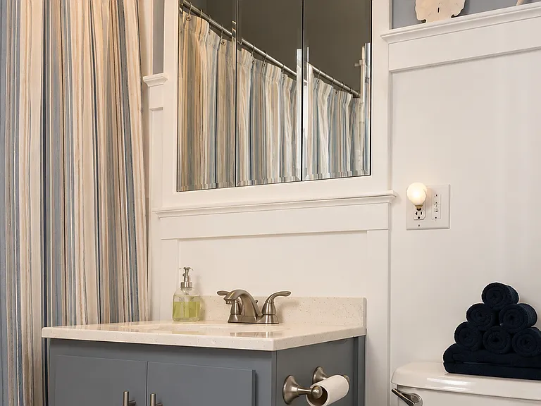 Bathroom (Shared)