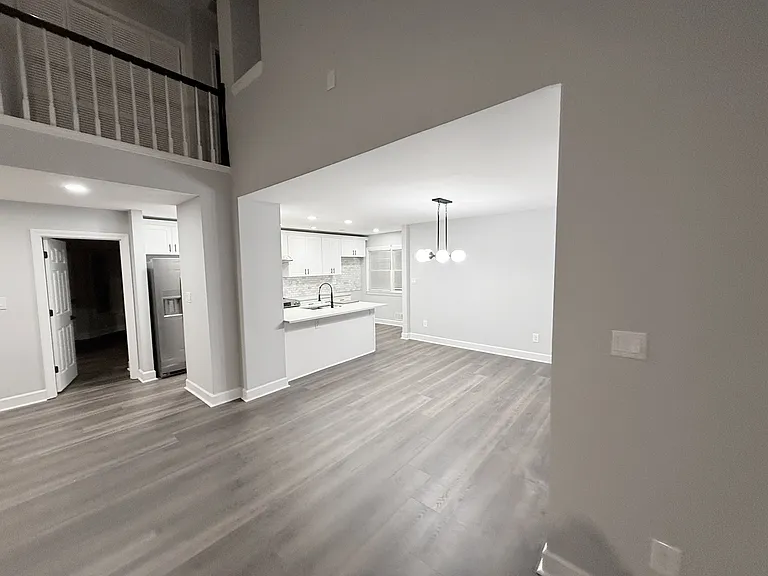 255 Dunwoody Creek Cir — Photo 23
