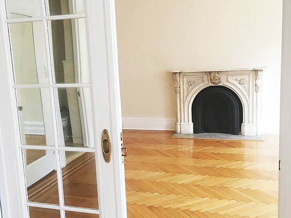3rd image of 105 W 72nd St APT 10B