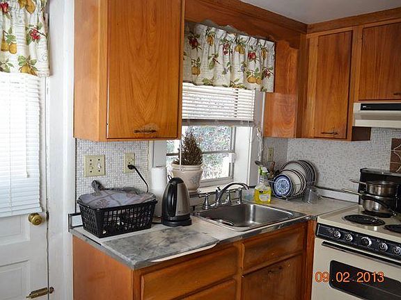 3rd image of 134 McKee Ave