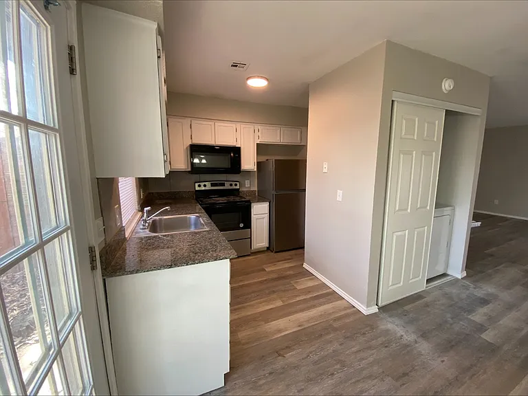 5301 E 32nd Pl #B — Photo 7