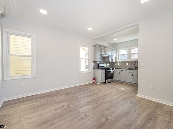 4th image of 105 Coolidge St Floor 1