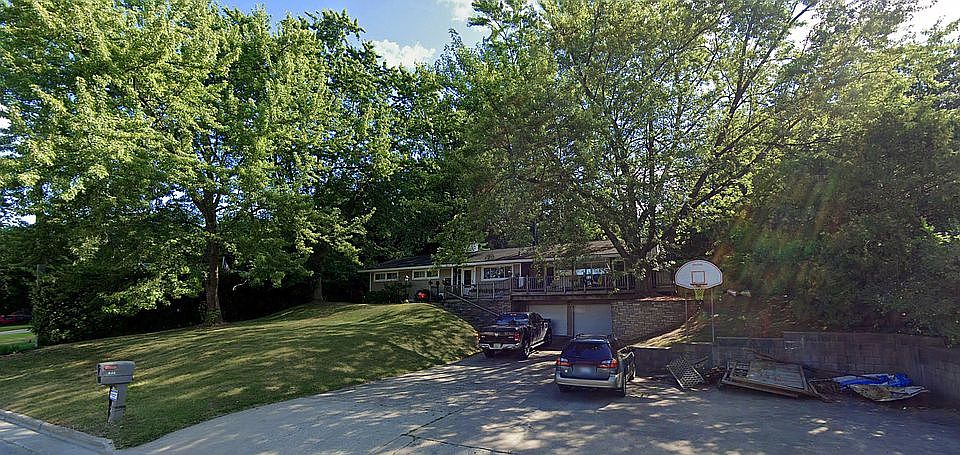2nd image of 646 E Orchard Dr