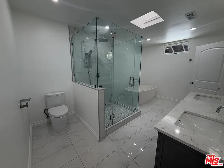 2880 Woodwardia Dr — Photo 29