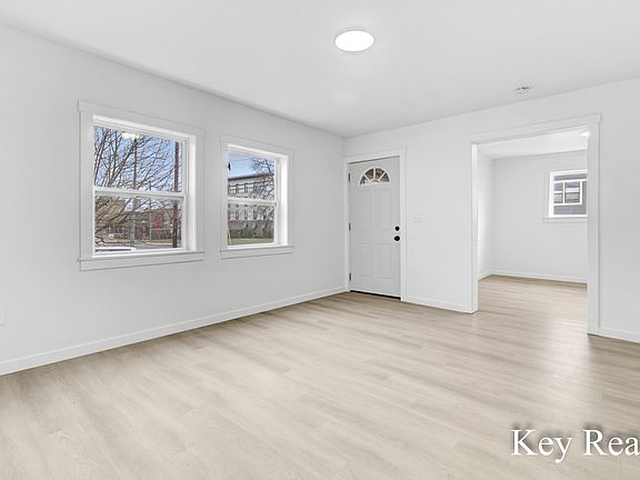 4th image of 500 Sheldon Ave SE