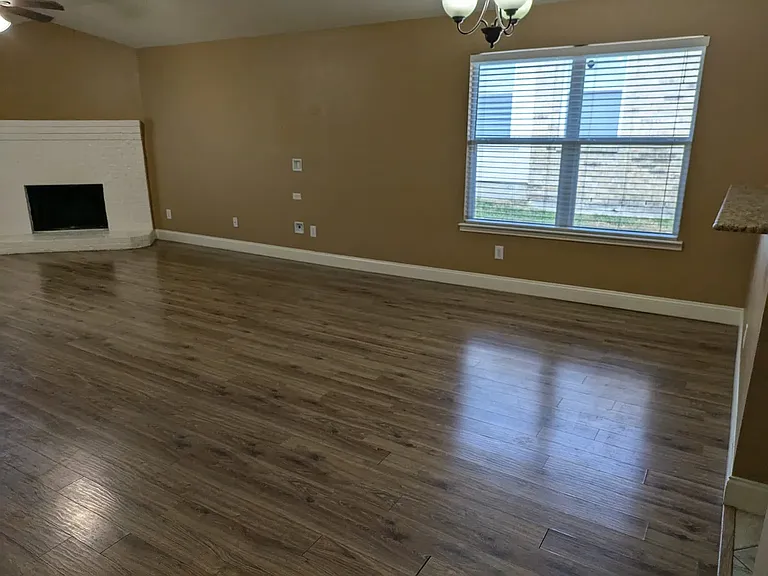 2428 Collier Dr — Photo 7