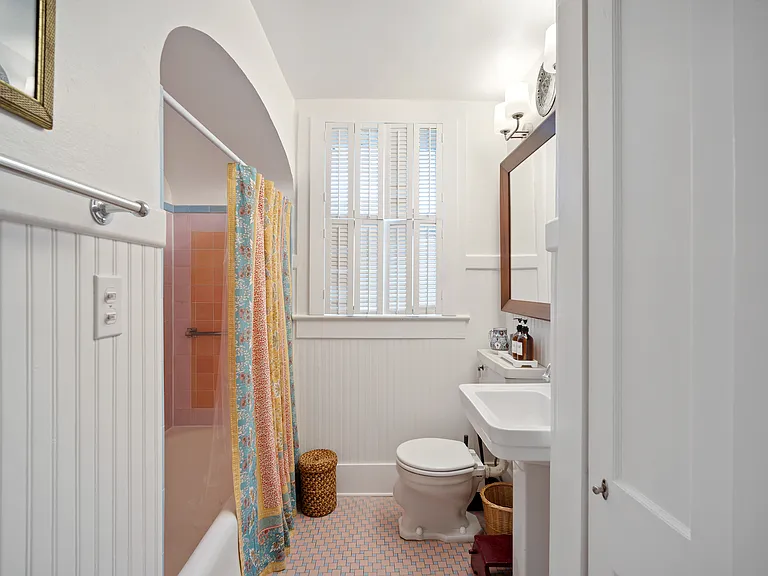 Main bathroom