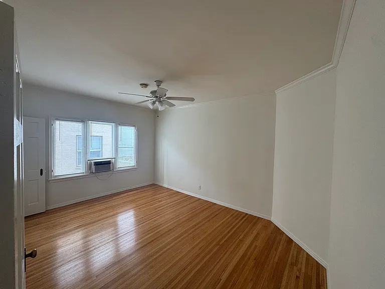 419 N Doheny Dr #B — Photo 17