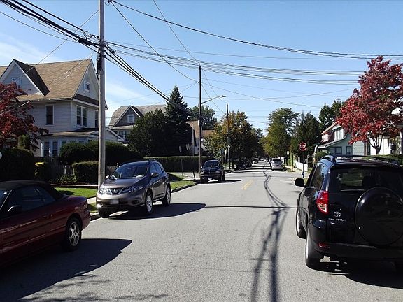 5th image of 145 Willow Ave