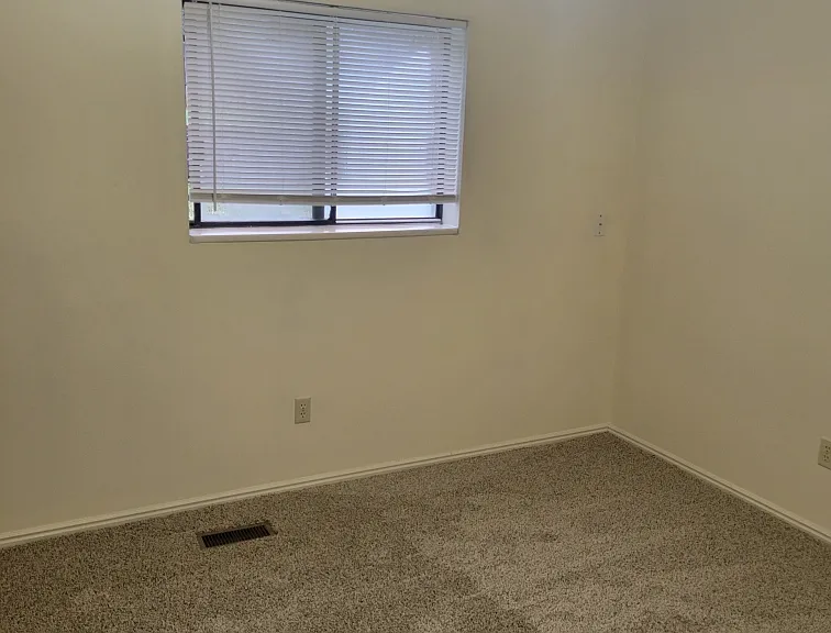 2 Bedroom Ogden Apartment — Photo 10
