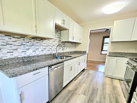 4th image of 220 Kingman Ln