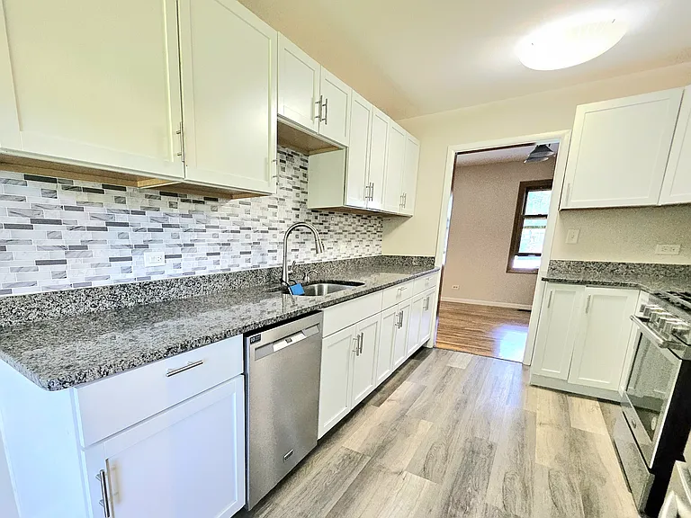 220 Kingman Ln — Photo 4