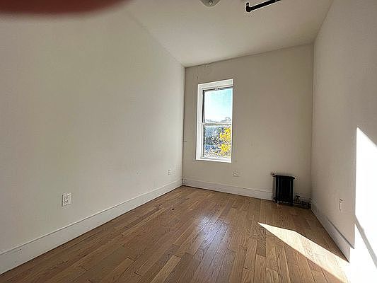 4th image of 975 Washington Ave #B4