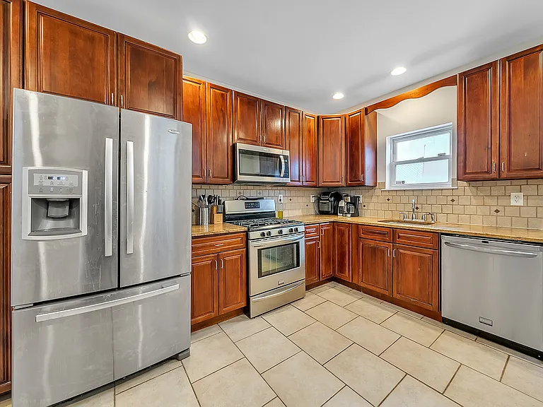 1327 S 9th St — Photo 14
