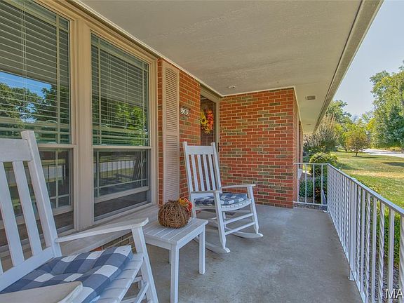 3rd image of 3303 Greenwood Ln