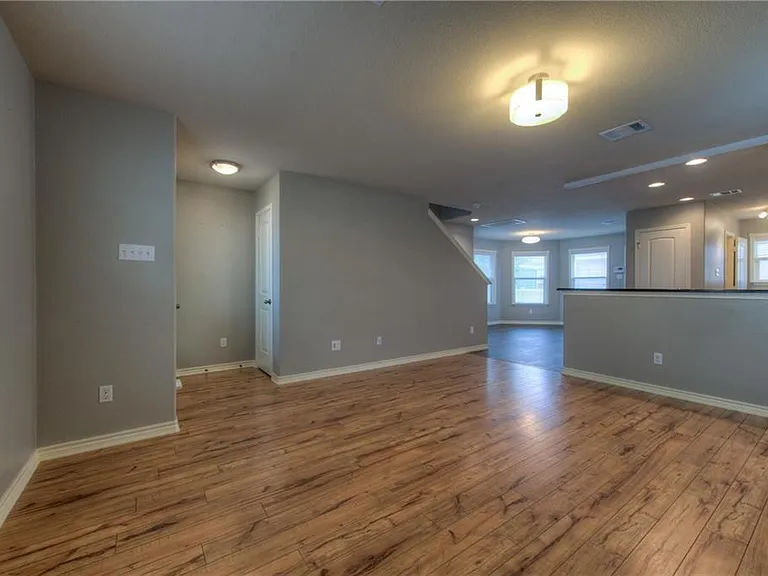 712 Alamo Plaza Dr — Photo 5