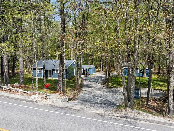3rd image of 253 Yarmouth Road