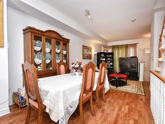 4th image of 15 Florist Ln