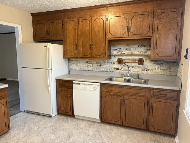 1701 Heritage Cir — Photo 8