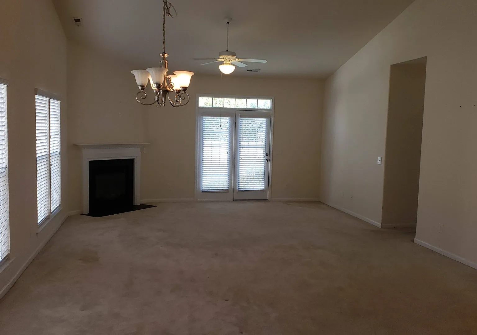 One level townhouse, no stairs, convenient to Lewisville/Clemmons — Photo 4