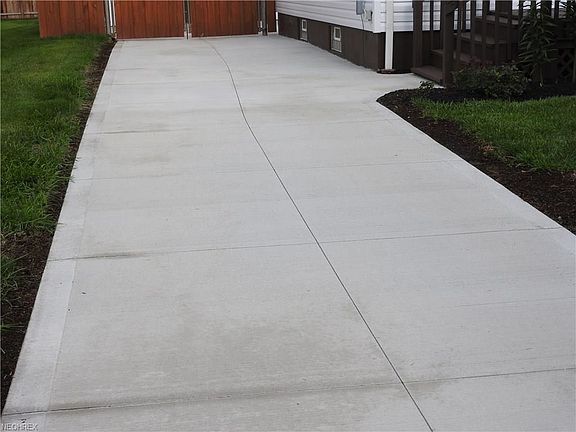 3rd image of 6052 Stark Dr