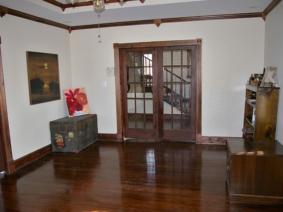 3rd image of 205 S Vine St