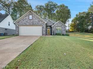 136 Executive Dr, Jackson, TN 38305