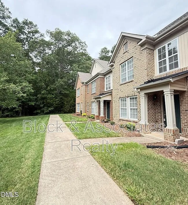 2 bed, 2.5 bath, $1,850 — Photo 2