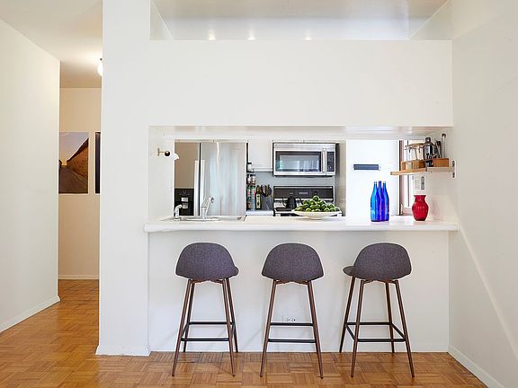 3rd image of 350 W 50th St APT 3G