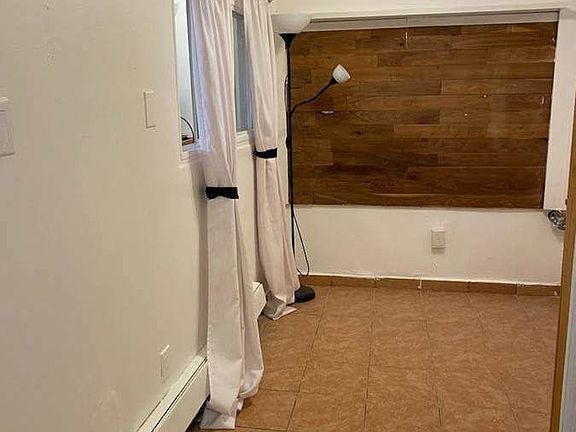 4th image of 21-11 35th St #1B