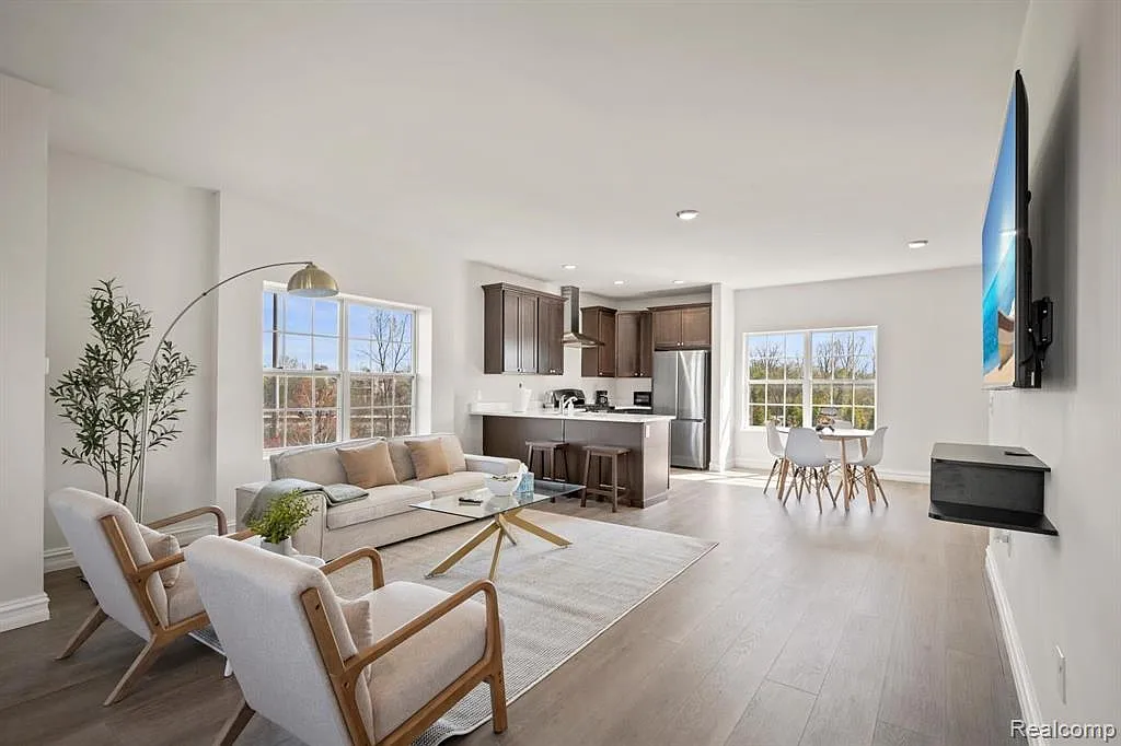 2 bed, 2.5 bath, 1600 sqft, $2,800 — Photo 2