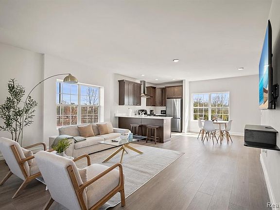 2nd image of 3227 Lohr Rd