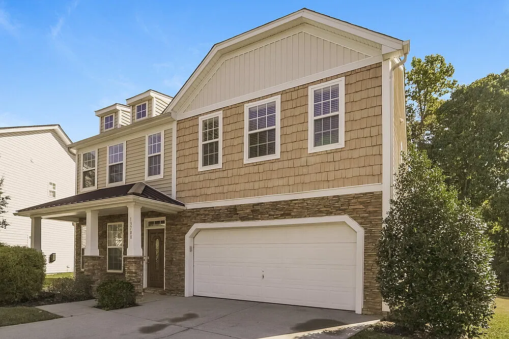 4 bed, 2.5 bath, 2335 sqft, $2,340 — Photo 4
