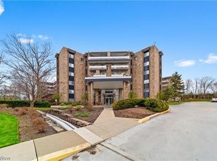 2112 Acacia Park Dr APT 312, Lyndhurst, OH 44124