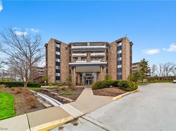 2112 Acacia Park Dr APT 312, Lyndhurst, OH 44124