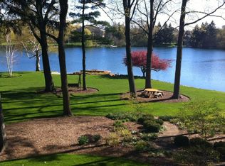 6 Birch Lakes Dr, Hawthorn Woods, IL 60047