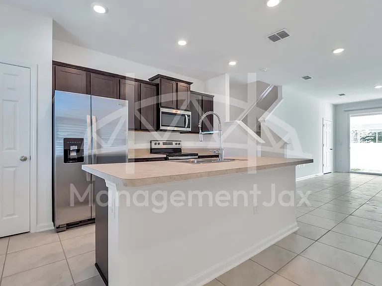 8335 Asteroid St — Photo 2