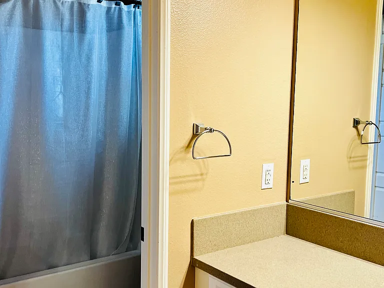 Guest full Bathroom on 2nd Floor