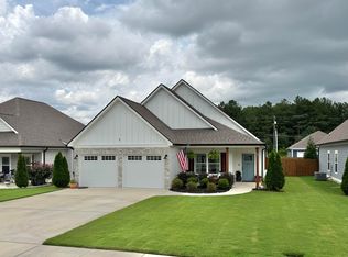 92 Country Cove Dr, Rossville, GA 30741