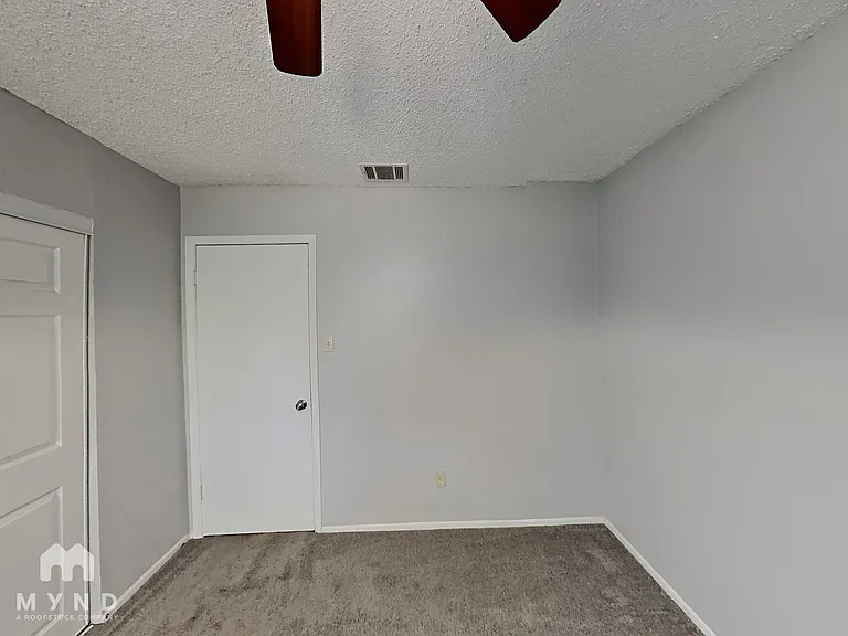 4714 Crested Rock Dr — Photo 35