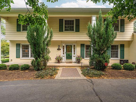 3rd image of 2464 Blueberry Ln